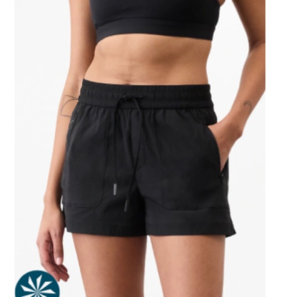 ⚡️New⚡️Athleta Trekkie Mid-Rise Short